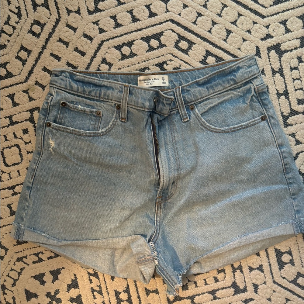 ABERCROMBIE HIGH RISE MOM SHORT CURVE LOVE size 8